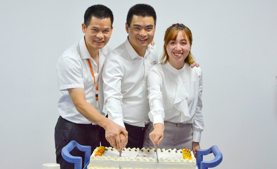 納宏光電創始人合影